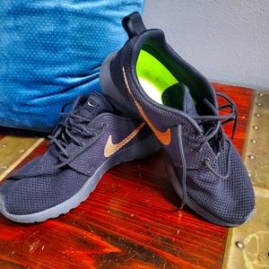 Women's Nike shoes 6.5